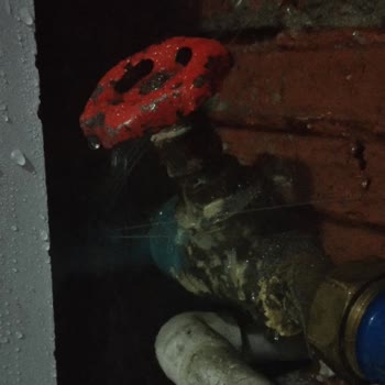 İSKİ Ana Şebeke Borusu Patladı İki Gündür Çözüm Yok