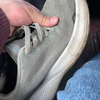 Skechers Ayakkabıda Dikiş Sorunu Ve Yetersiz İnceleme