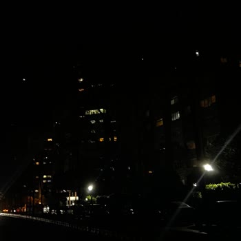 Beylikdüzü Osmanlı Caddesi’nde Bir Aydır Süren Sokak Lambası Arızası Mahalleyi Karanlığa Gömdü