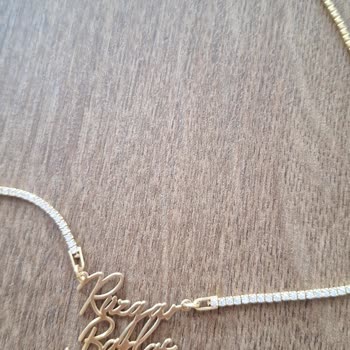 Küçük Ve Okunmayan Kolye, İlgisiz Müşteri Hizmetleriyle Hayal Kırıklığı