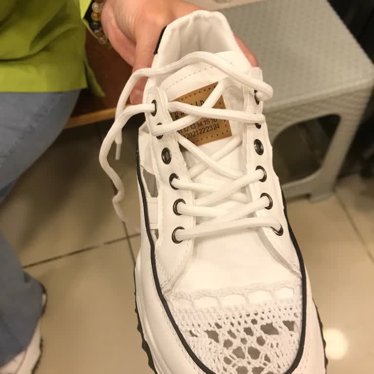 Trendcom Siparişimde Vaat Edilen Ayakkabı Yerine Farklı Ürün Gönderildi İade Reddedildi