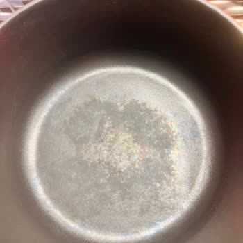 Lava Döküm Tencere İlk Kullanımda Yapışma Ve Lekelenme Sorunu