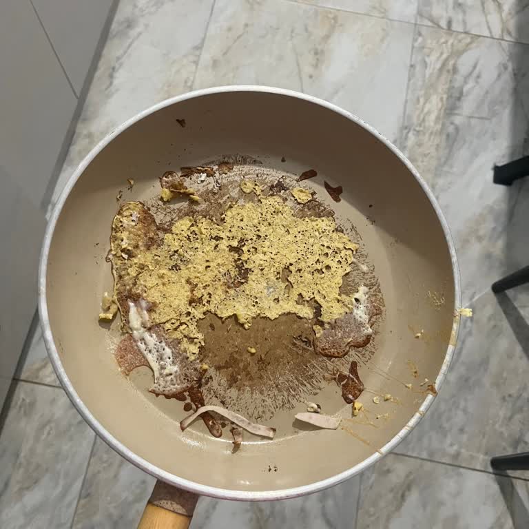 Yapışmaz Denilen Tava Sürekli Yapıştırıyor