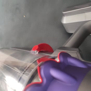 Dyson Süpürgede Kırmızı Şeritlerin Kısa Sürede Kopması Hayal Kırıklığı Yarattı