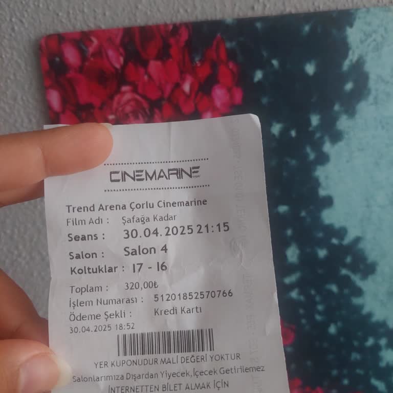 Sinema Salonunda Düşük Görüntü Kalitesi Ve Yetersiz Parlaklık Nedeniyle Film Keyfi Bozuldu