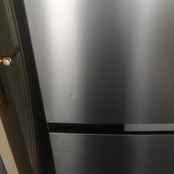 Arçelik Buzdolabında Kendiliğinden Oluşan Göçükler Ve Dayanıksız Dış Yüzey