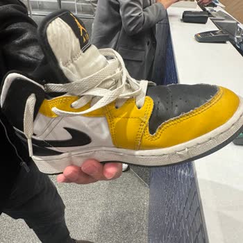 Kısa Sürede Dağılan Jordan Ayakkabıya Olumsuz İnceleme Yanıtı