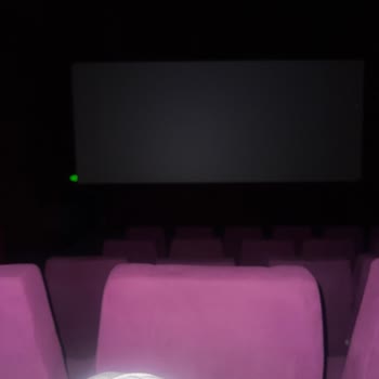 Çocuklarımla Gittiğim Seans Karanlık Ve İlgisizdi Temizlik De Yoktu