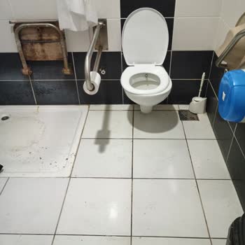 Hastanede Temizlik Ve Personel İlgisizliği Şikayeti