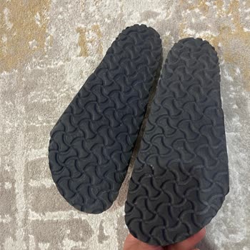 Sandalias Birkenstock lastimaron los pies de mi madre