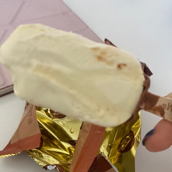 Magnum 6'lı Cookie-Badem Dondurmasında Pütürlü Ve Bozuk Tat Sorunu