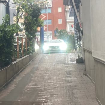 Apartman Otoparkını İşgal Eden Çalışan Mağduriyet Yaratıyor