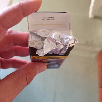 Camel Sigara Paketinde Özensiz Jelatin Ve Tütün İçinde Tahta Parçaları Sorunu