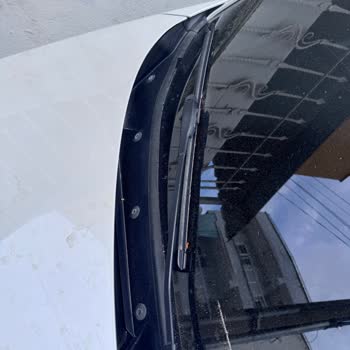 BMW 118i Ön Cam Fitili Dökülüyor, Araç Su Alıyor!