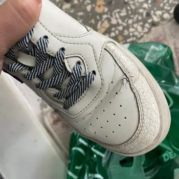 Zapatos Fila, problemas de grietas y desgarros en dos meses