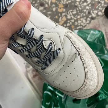 Zapatos Fila, problemas de grietas y desgarros en dos meses