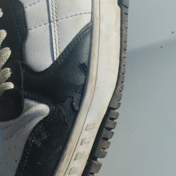 Zapatillas Fila desgastadas en poco tiempo, solicito reembolso