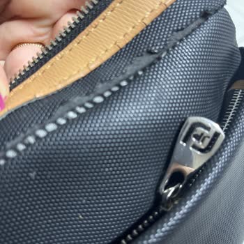 Just & Polo Store Dikiş Yerleri Ve Deri Kısımları Kırılmalar Sökülmeler Oldu