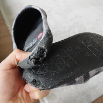 Gezer Terliklerin Kısa Sürede Parçalanması Ve Mağaza İlgisizliği