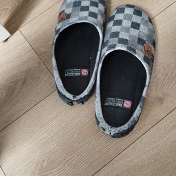 Gezer Terliklerin Kısa Sürede Parçalanması Ve Mağaza İlgisizliği