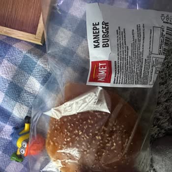 Hamburger Ekmeğinden Çıkan Plastik Parça Çocuk Sağlığını Tehdit Etti