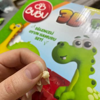 Oyun Hamurunda Cam Parçaları Çocuklar İçin Tehlike