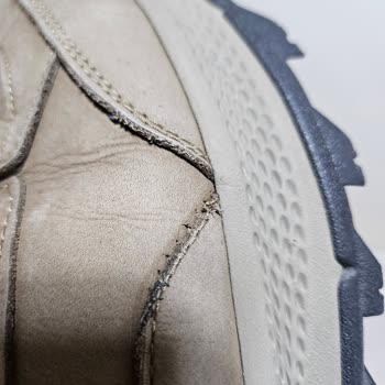 Aldığım Botta Renk Değişikliği Ve Dikiş Açılması Sorunu, Mağaza Sorumluluğu Kabul Etmiyor