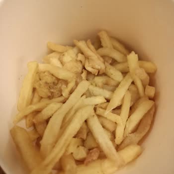 Bayat Ve Soğuk Ürünlerle Hayal Kırıklığı: Popeyes İzmir Park AVM Deneyimi