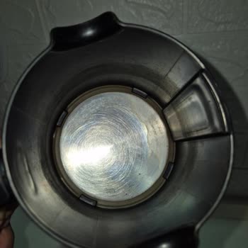 Yetkili Servisten Kirli Ve Çizilmiş Kahve Makinesi Teslimatı