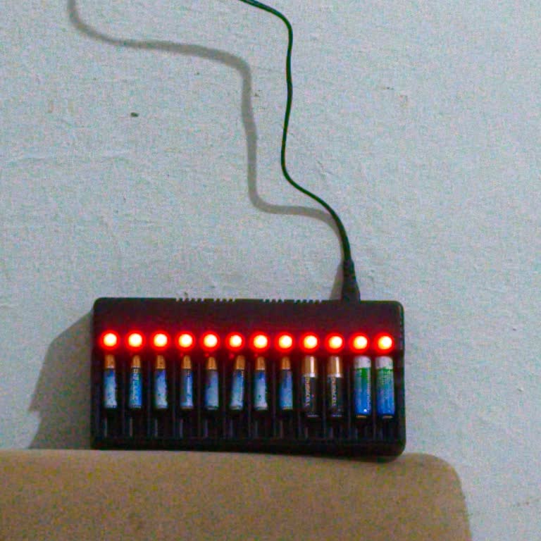 Powermaster 12'li Pil Şarj Cihazında Sürekli Kırmızı Işık Sorunu Ve Bilgi Eksikliği