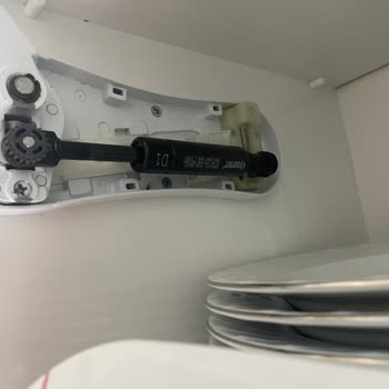 Tüm Piston Mekanizmaları Arızalı: Dolap Kapakları Kapanıyor, Mağduriyetimin Giderilmesini İstiyorum