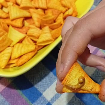 Aldığım Cipsin Üzerinde Kurumuş Tırtıl Çıktı, Büyük Hayal Kırıklığı Yaşadım
