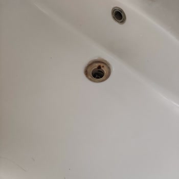 Kötü Koku, Eski Eşyalar Ve Güvensiz Konaklama: Hayal Kırıklığı Yaratan Otel Deneyimi