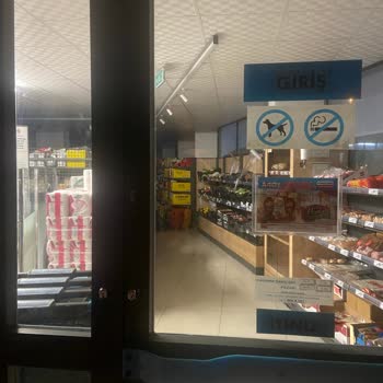 A101 Mağazasında Kapanış Saatinden Önce Hizmet Alamama Ve Olumsuz Çalışan Davranışı