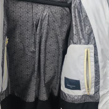 Pierre Cardin Montlarda Elyaf Toplanması Ve Müşteri Hizmetlerinde Hayal Kırıklığı