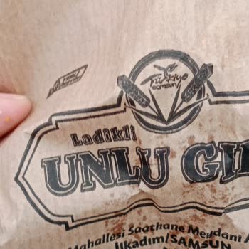 Ladikli Unlu Gıda'dan Aldığım Poğaça İçinden Çatal Parçası Çıktı