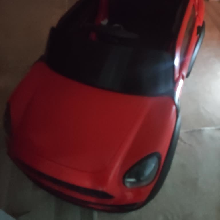 Akülü Araba Gaz Pedalına Basınca Kapanıyor İleri Geri Gitmiyor