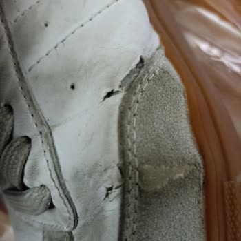 Kısa Sürede Hasar Gören Ayakkabı Ve İlgisiz Mağaza Yaklaşımı