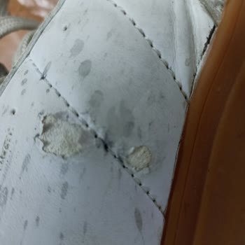 Kısa Sürede Hasar Gören Ayakkabı Ve İlgisiz Mağaza Yaklaşımı