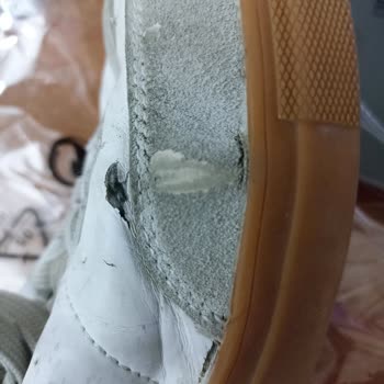 Kısa Sürede Hasar Gören Ayakkabı Ve İlgisiz Mağaza Yaklaşımı