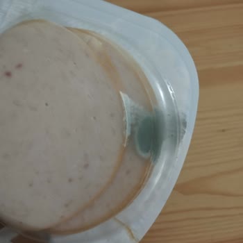 Küflü Ve Kalitesiz Ürünle Sağlığımız Tehlikeye Atılıyor