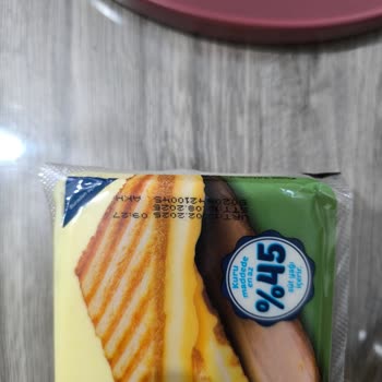 BİM'den Aldığım Kaşar Peynirler Son Kullanma Tarihi Geçmemesine Rağmen Küflü Çıktı Ve İade Alınmadı