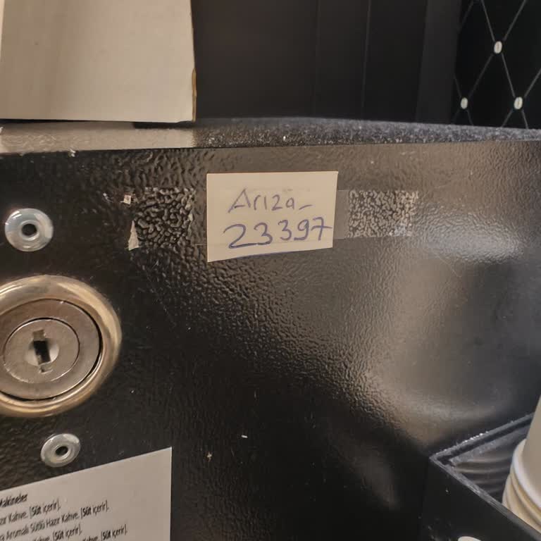 Starbucks Sıcak Çikolata Makinesi Süt Verdi, İletişim Sorunu Yaşadım