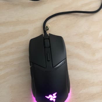Razer Cobra Mouse, cable expuesto y congelamientos repentinos tras un año