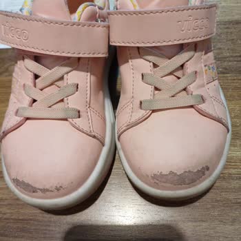 Bir Ayda Deforme Olan Ayakkabı Ve İlgisiz Mağaza Yaklaşımı