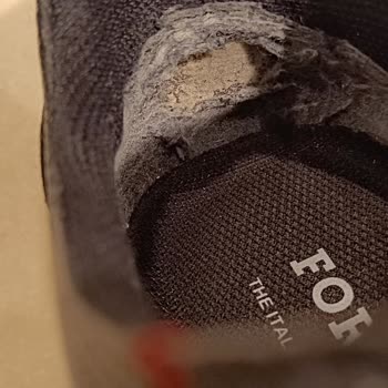 Deichmann'dan Alınan Ayakkabının 3 Günde İç Astarı Yırtıldı, Firma Kullanıcı Hatası Dedi