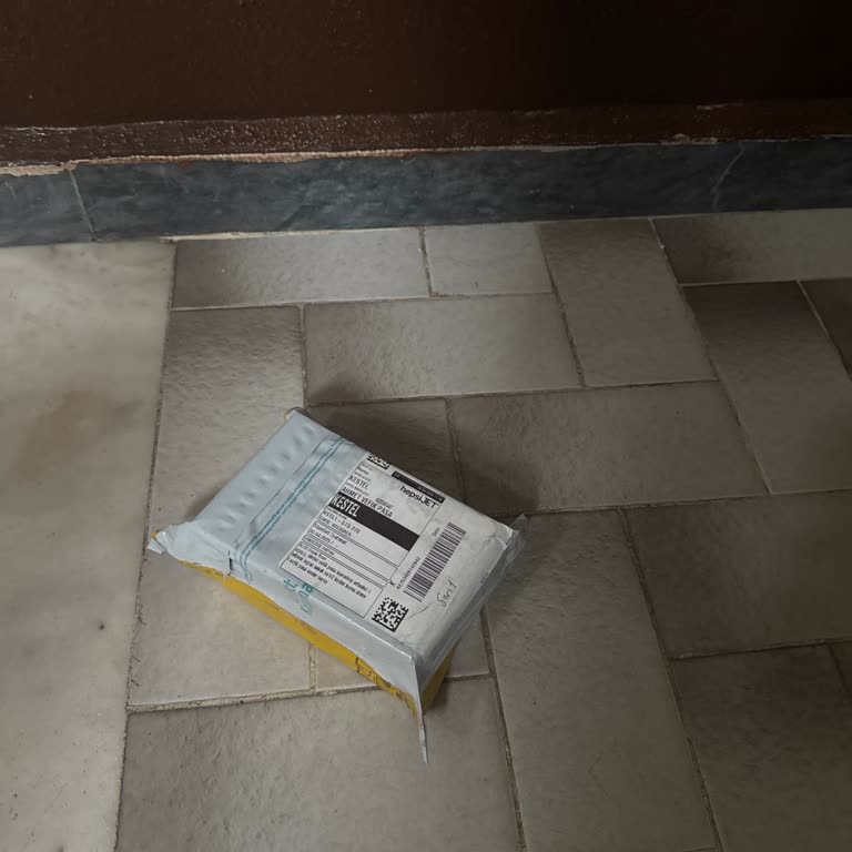 Hepsijet Kargom Apartman Girişine Bırakıldı, Güvenlik Riski Oluştu