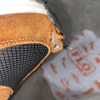 Lumberjack Botun İçindeki Sert Parça Kumaşı Yırttı, Garanti Kullanıcı Hatası Dedi