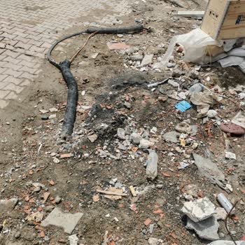 Kablolar Açıkta, Haftalardır Çözüm Yok, Güvenlik Ve Hizmet Aksıyor