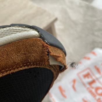 Lumberjack Botun İçindeki Sert Parça Ayakkabıyı Yırttı Değişim Ya Da İade İstiyorum